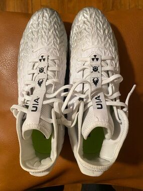 Under Armour Spotlight cleats. Men’s size 10. Excellent condition